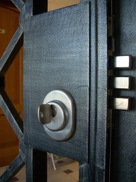 serratura defender cancelli Lainate